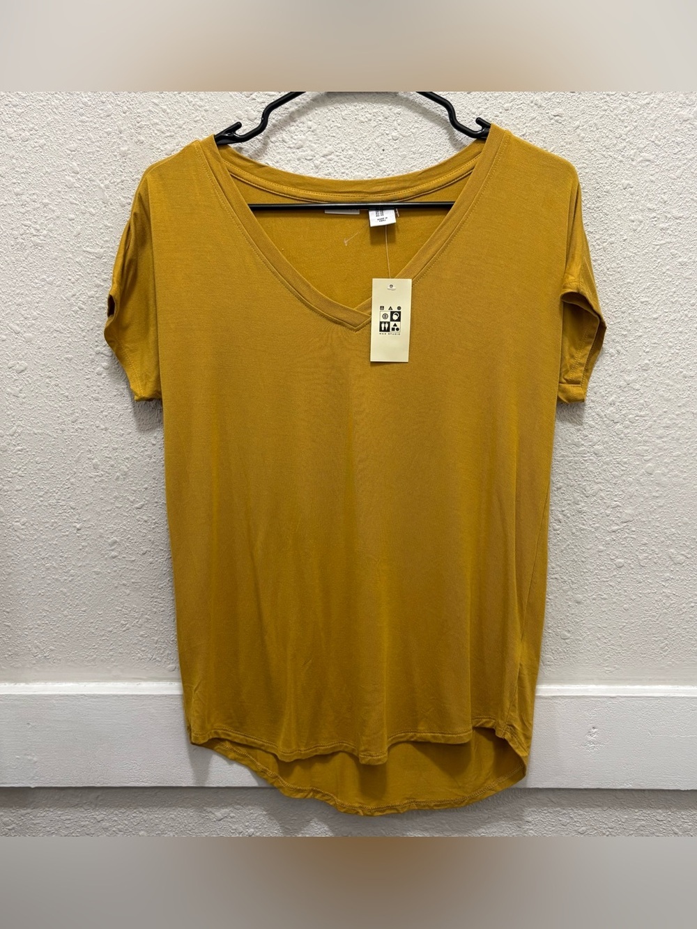Max Studio Mustard V-Neck Short Sleeve Tee NWT XS